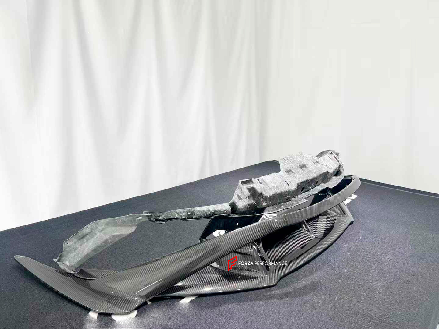 DRY CARBON DOWN FRONT LIP for LAMBORGHINI HURACAN STO 2021+
Set includes:
Front Lip
Material;Carbon Fiber
NOTE: Professional installation is required