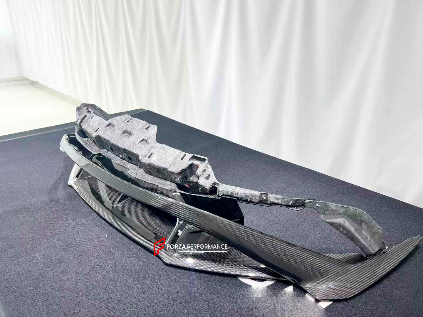 DRY CARBON DOWN FRONT LIP for LAMBORGHINI HURACAN STO 2021+
Set includes:
Front Lip
Material;Carbon Fiber
NOTE: Professional installation is required
