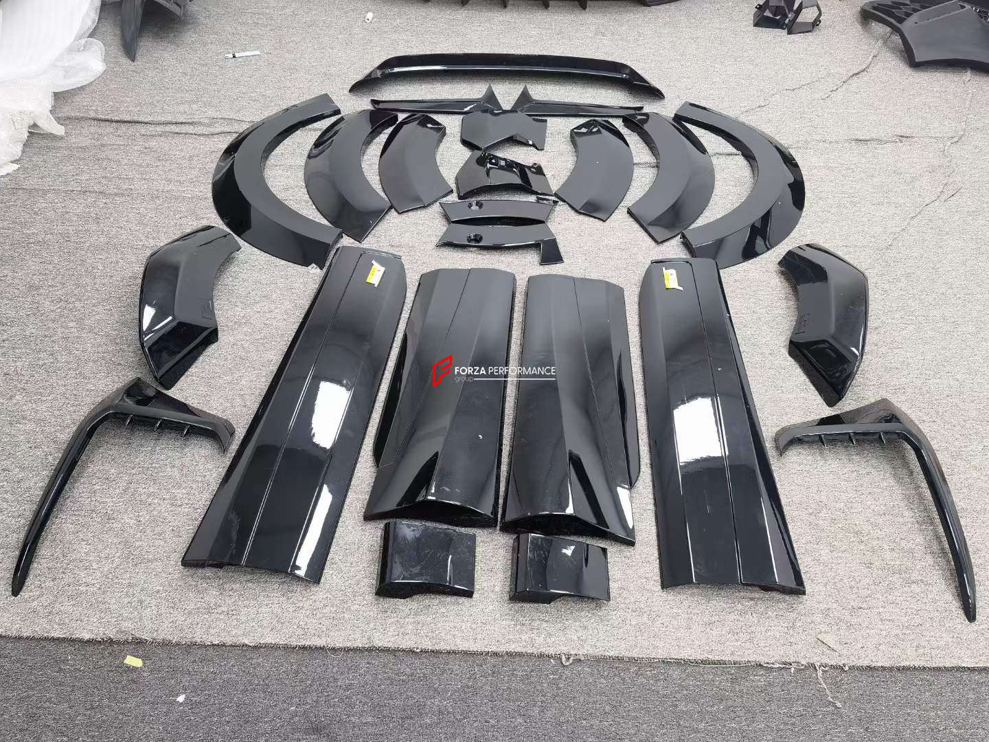 BODY KIT for AUDI Q7 4M FACELIFT 2019 - 2024  Set includes:  Front Lip Inserts Side Skirts Side Fenders Rear Spoiler