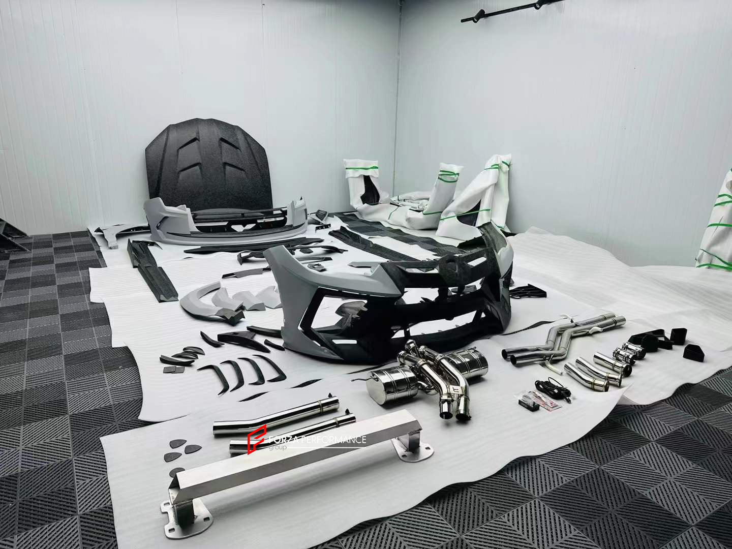 CARBON BODY KIT for LAMBORGHINI URUS S PERFORMANTE  Set includes:  Front Bumper Hood Side Fenders Side Skirts Roof Spoiler Rear Spoiler Rear Bumper Exhaust Tips Exhaust System