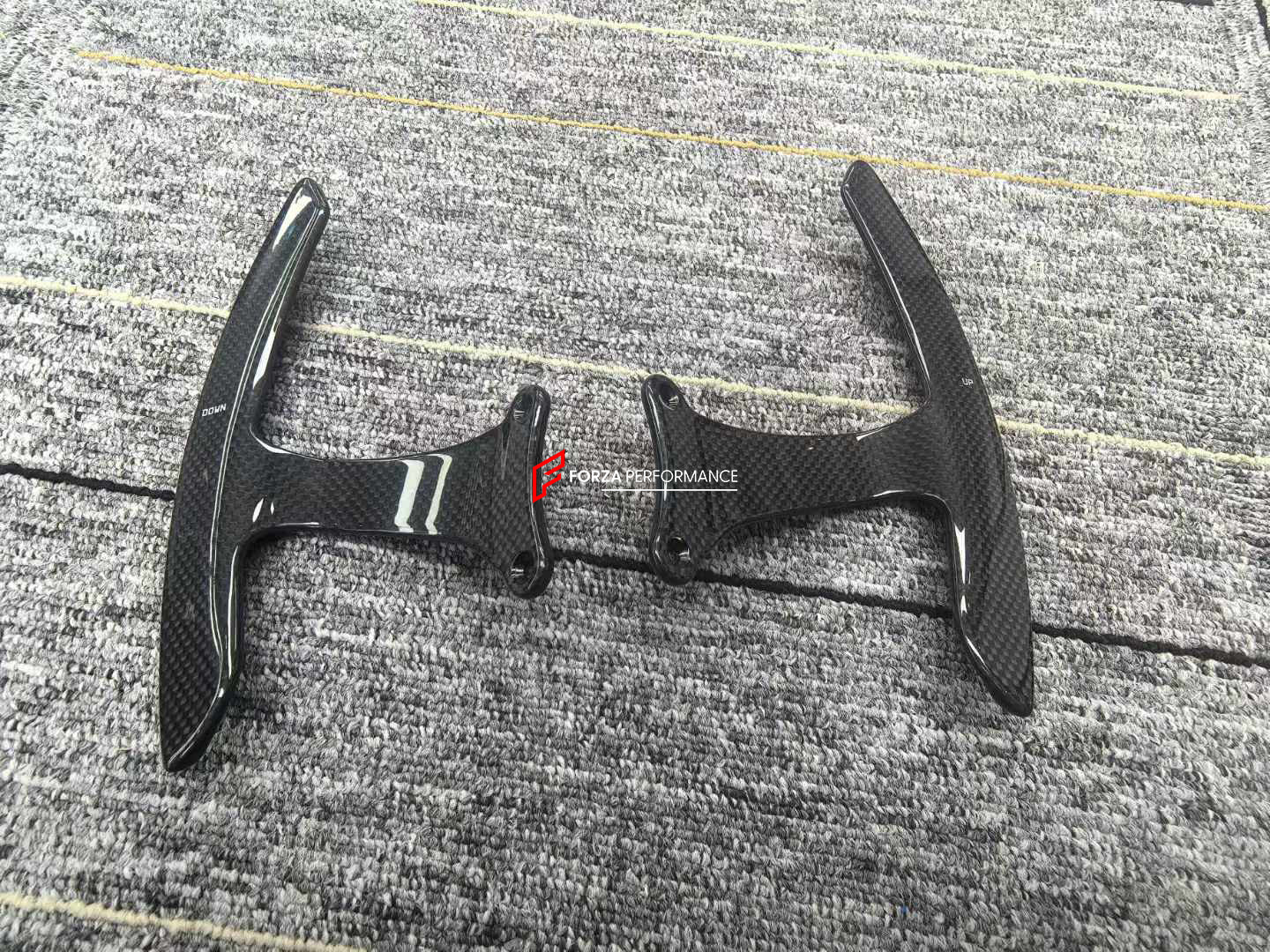 CARBON INTERIOR KIT for FERRARI F8
Set includes:
Shift Paddles
Engine Cover
Center Console Box
Door Panels