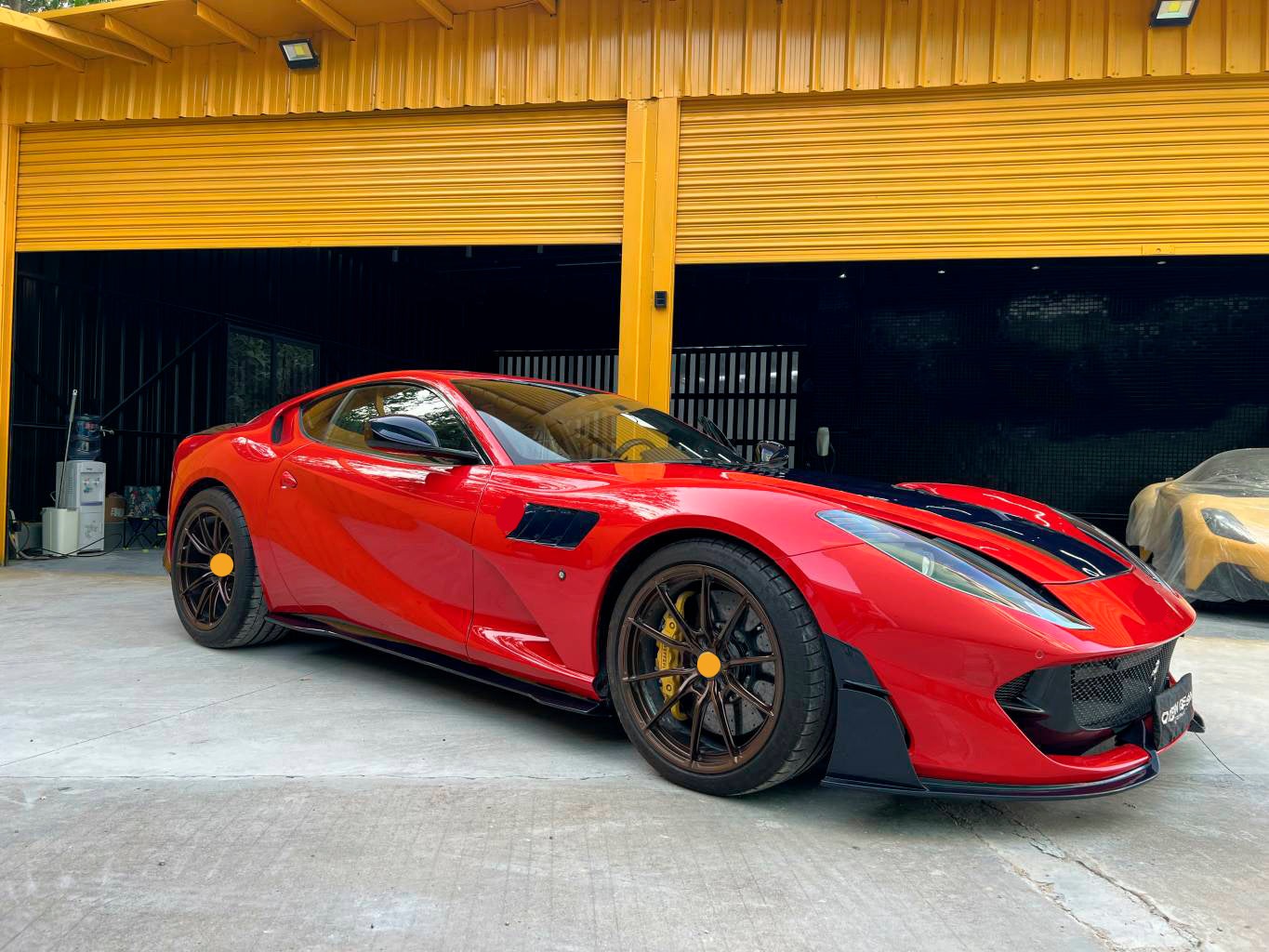 Carbon Fiber Body Kit 2018+ Ferrari 812 Superfast | GTS
Set includes:
Front Lip
Front Bumper Air Vent
Front Bumper Canards
Hood
Mirror Covers
Door Siils
Side Skirts
Side Fenders
Engine Pannels
Trunk Spoiler
Rear Diffuser
Material: Dry Carbon
Note: Professional installation is required
Production time: 20 days
Payment ►
Visa
Mastercard
PayPal with a credit card (add 4.4% at checkout)
Payoneer
Cryptocurrency
Shipment ►
By express DHL/UPS/TNT/FedEx
To the local international airport
Special line by air