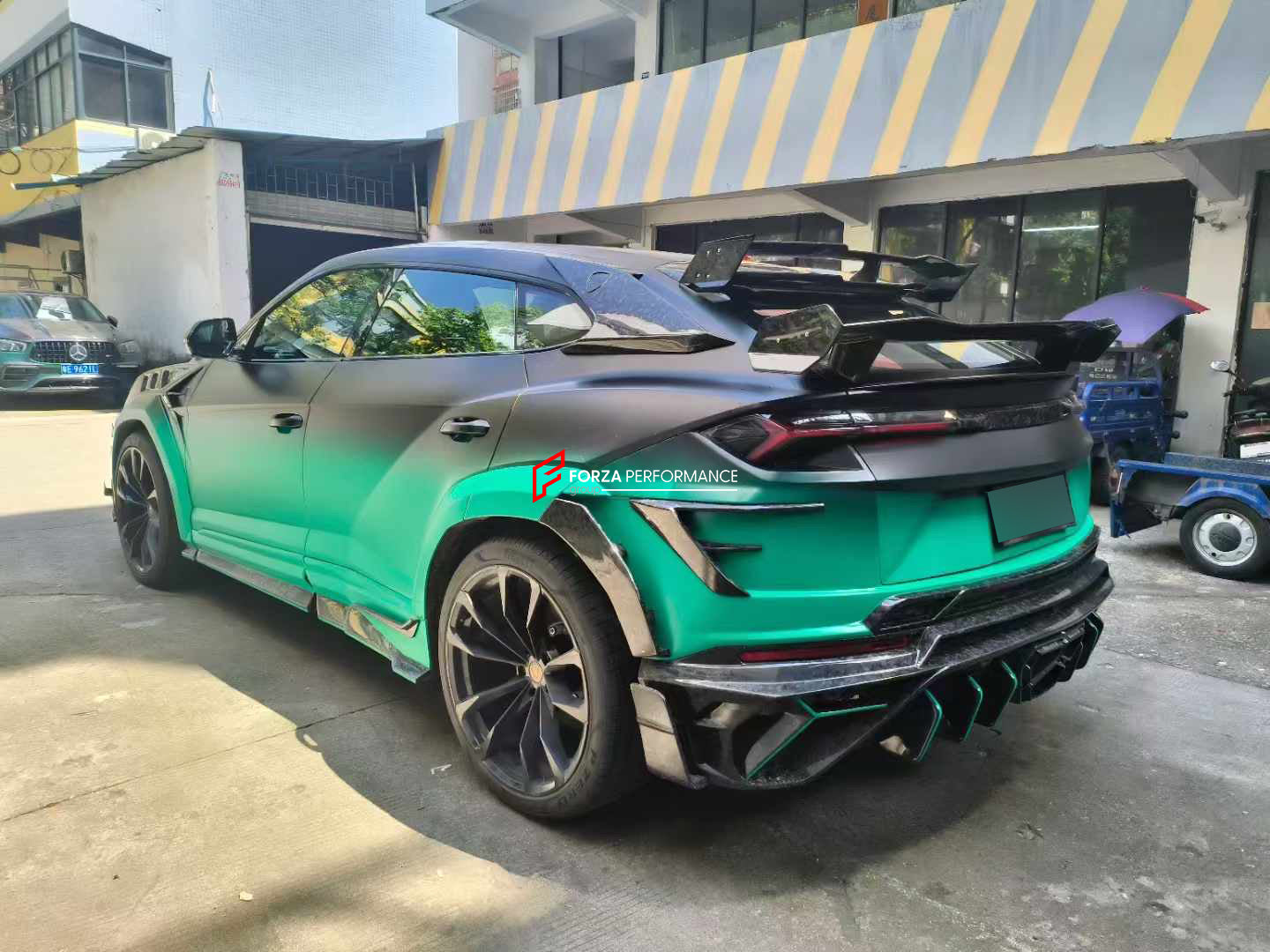 MANSORY VENATUS S STYLE CARBON BODY KIT for LAMBORGHINI URUS S PERFORMANTE  Set includes:  Front Bumper Hood Side Fenders Side Skirts Roof Spoiler Rear Spoiler Rear Bumper Exhaust Tips Exhaust System