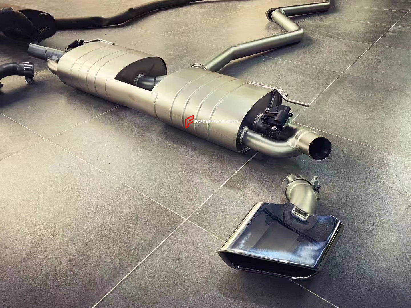 Aggressive sporty sound VALVED EXHAUST CATBACK MUFFLER  Center Pipes, Muffler with valves, a Valve control box with remote control, pair of mufflers, muffler, pair of mufflers with valves.  Stainless steel and titanium Aftermarket Performance Exhaust System for BMW F85 X5M