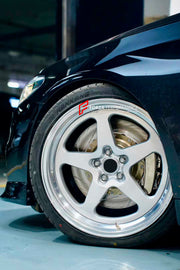 ADTORY X FORZA PERFORMANCE RACE BIG BRAKE KIT BBK for BMW 5 SERIES 540i G30 2016 - 2020
ADTORY Brake Kits are engineered as bolt on upgrades that work with the factory master cylinder and ABS, delivering stronger, more repeatable stops with the pedal feel you want. Whether you cruise the city, carve canyons, or chase lap times.
Highlights
Track-ready, heat-resistant components.
Jewel-like caliper finish is incredibly durable and easy to clean
Pistons are calibrated to integrate smoothly with the Factory