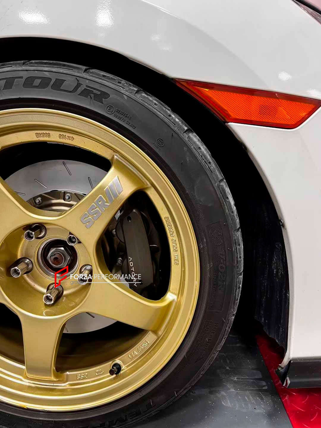 ADTORY X FORZA PERFORMANCE RACE BIG BRAKE KIT BBK for HONDA CIVIC SI FC1 2017 - 2020
ADTORY Brake Kits are engineered as bolt on upgrades that work with the factory master cylinder and ABS, delivering stronger, more repeatable stops with the pedal feel you want. Whether you cruise the city, carve canyons, or chase lap times.
Highlights
Track-ready, heat-resistant components.
Jewel-like caliper finish is incredibly durable and easy to clean
Pistons are calibrated to integrate smoothly with the Factory OEM