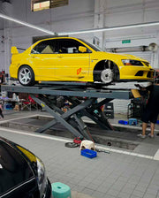 ADTORY X FORZA PERFORMANCE RACE BIG BRAKE KIT BBK for MITSUBISHI LANCER EVOLUTION VII VIII IX CT 2001 - 2007
ADTORY Brake Kits are engineered as bolt on upgrades that work with the factory master cylinder and ABS, delivering stronger, more repeatable stops with the pedal feel you want. Whether you cruise the city, carve canyons, or chase lap times.
Highlights
Track-ready, heat-resistant components.
Jewel-like caliper finish is incredibly durable and easy to clean
Pistons are calibrated to integrate smoot