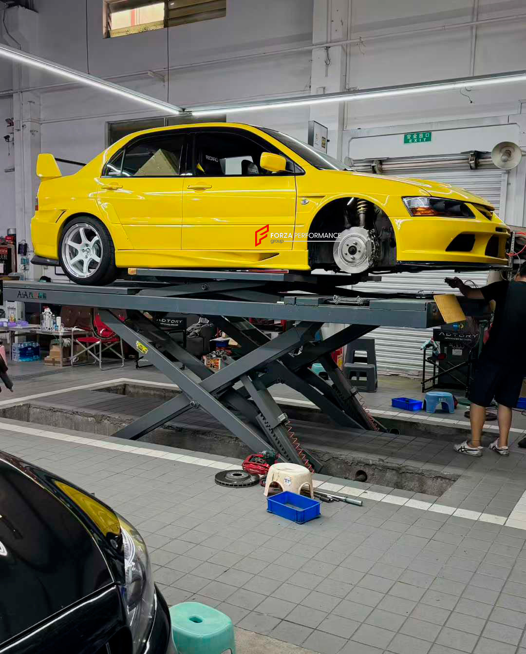 ADTORY X FORZA PERFORMANCE RACE BIG BRAKE KIT BBK for MITSUBISHI LANCER EVOLUTION VII VIII IX CT 2001 - 2007
ADTORY Brake Kits are engineered as bolt on upgrades that work with the factory master cylinder and ABS, delivering stronger, more repeatable stops with the pedal feel you want. Whether you cruise the city, carve canyons, or chase lap times.
Highlights
Track-ready, heat-resistant components.
Jewel-like caliper finish is incredibly durable and easy to clean
Pistons are calibrated to integrate smoot