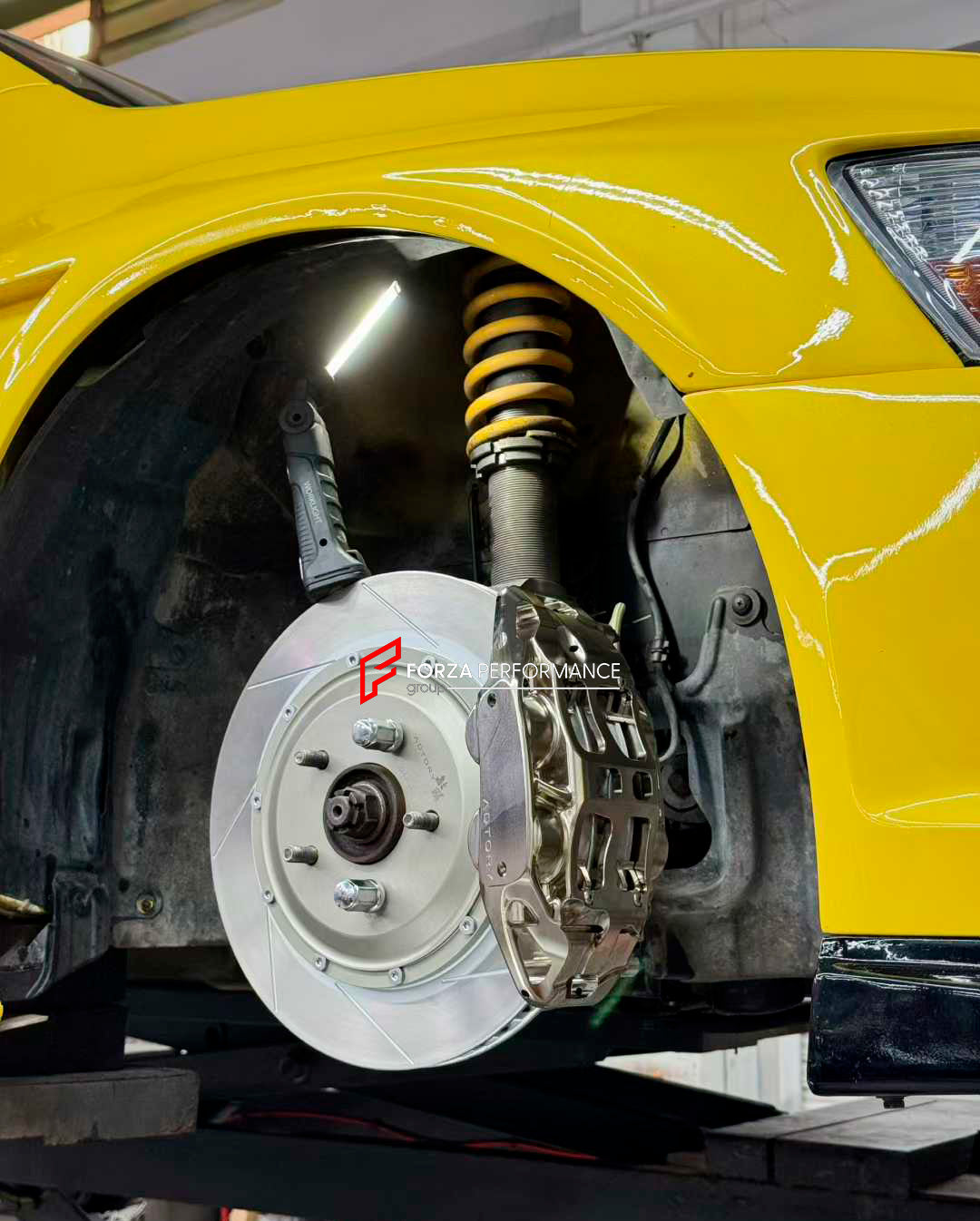 ADTORY X FORZA PERFORMANCE RACE BIG BRAKE KIT BBK for MITSUBISHI LANCER EVOLUTION VII VIII IX CT 2001 - 2007
ADTORY Brake Kits are engineered as bolt on upgrades that work with the factory master cylinder and ABS, delivering stronger, more repeatable stops with the pedal feel you want. Whether you cruise the city, carve canyons, or chase lap times.
Highlights
Track-ready, heat-resistant components.
Jewel-like caliper finish is incredibly durable and easy to clean
Pistons are calibrated to integrate smoot