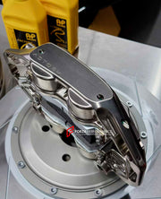 ADTORY X FORZA PERFORMANCE RACE BIG BRAKE KIT BBK for MITSUBISHI LANCER EVOLUTION VII VIII IX CT 2001 - 2007
ADTORY Brake Kits are engineered as bolt on upgrades that work with the factory master cylinder and ABS, delivering stronger, more repeatable stops with the pedal feel you want. Whether you cruise the city, carve canyons, or chase lap times.
Highlights
Track-ready, heat-resistant components.
Jewel-like caliper finish is incredibly durable and easy to clean
Pistons are calibrated to integrate smoot