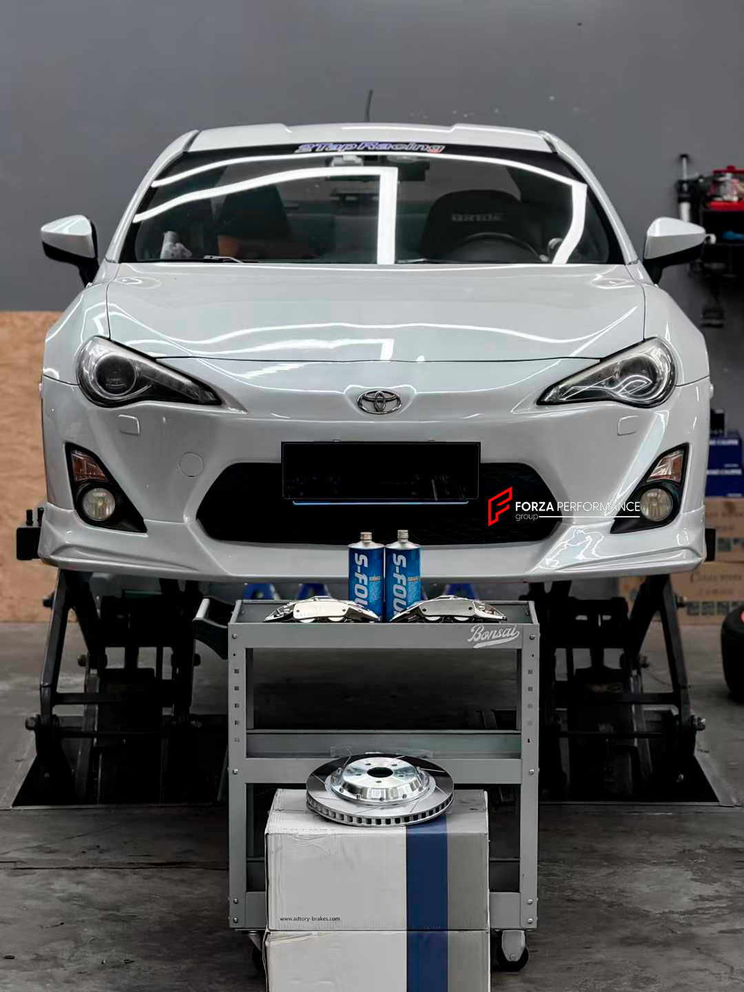 ADTORY X FORZA PERFORMANCE RACE BIG BRAKE KIT BBK for TOYOTA GT86 ZN6 2012 - 2020
ADTORY Brake Kits are engineered as bolt on upgrades that work with the factory master cylinder and ABS, delivering stronger, more repeatable stops with the pedal feel you want. Whether you cruise the city, carve canyons, or chase lap times.
Highlights
Track-ready, heat-resistant components.
Jewel-like caliper finish is incredibly durable and easy to clean
Pistons are calibrated to integrate smoothly with the Factory OEM ma