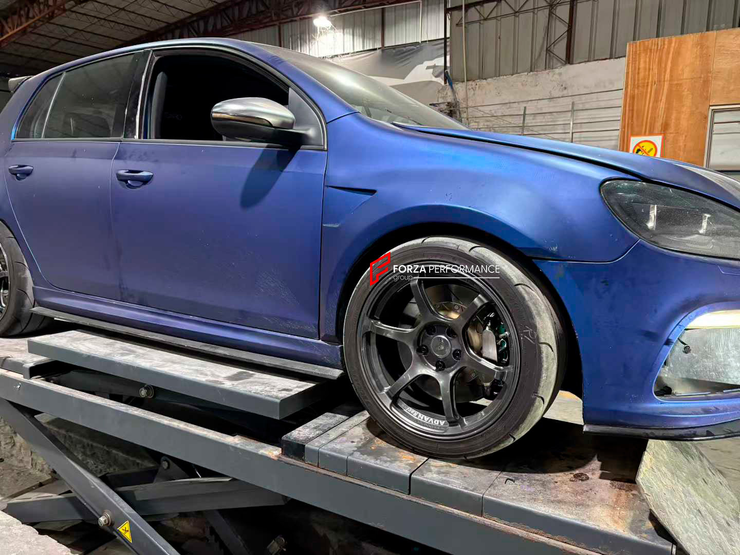 ADTORY X FORZA PERFORMANCE RACE BIG BRAKE KIT BBK for VOLKSWAGEN GOLF R MK6 A6 5K 2009 - 2015
ADTORY Brake Kits are engineered as bolt on upgrades that work with the factory master cylinder and ABS, delivering stronger, more repeatable stops with the pedal feel you want. Whether you cruise the city, carve canyons, or chase lap times.
Highlights
Track-ready, heat-resistant components.
Jewel-like caliper finish is incredibly durable and easy to clean
Pistons are calibrated to integrate smoothly with the Fa