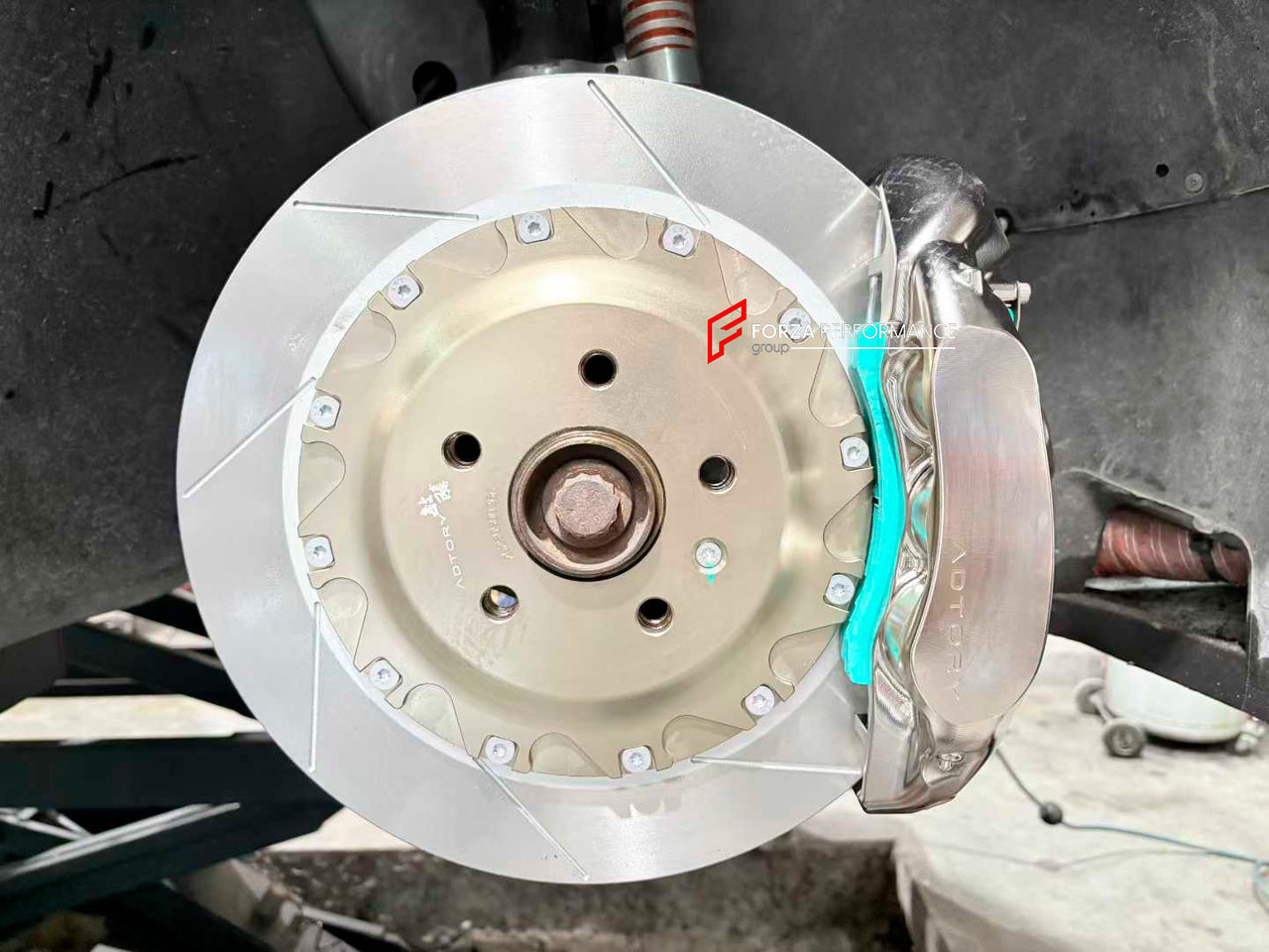 ADTORY X FORZA PERFORMANCE RACE BIG BRAKE KIT BBK for VOLKSWAGEN GOLF R MK6 A6 5K 2009 - 2015
ADTORY Brake Kits are engineered as bolt on upgrades that work with the factory master cylinder and ABS, delivering stronger, more repeatable stops with the pedal feel you want. Whether you cruise the city, carve canyons, or chase lap times.
Highlights
Track-ready, heat-resistant components.
Jewel-like caliper finish is incredibly durable and easy to clean
Pistons are calibrated to integrate smoothly with the Fa