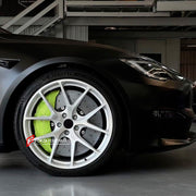 BIG BRAKE KIT for TESLA MODEL S PLAID 2022+
Forza Performance Group offers various types of big brake kits, all types of aftermarket brake calipers, as well as genuine original brands of all types, such as AP Racing, Brembo, Akebono, AMG, M Performance, Audi, Porsche, Lamborghini, Toyota TRD, etc.
Material: Carbon Ceramic
Current set includes:
Front Brake Calipers
Rear Brake Calipers
2x Front Brake Discs 440 mm
2x Rear Brake Discs 410 mm
4x Brake Caliper Adapters
4x Brake Pads
PLEASE INCLUDE YOUR VIN,