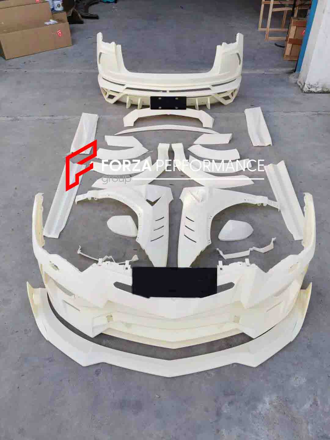 MANSORY STYLE CARBON BODY WITH EXHAUST KIT FOR LAMBORGHINI URUS 2018+