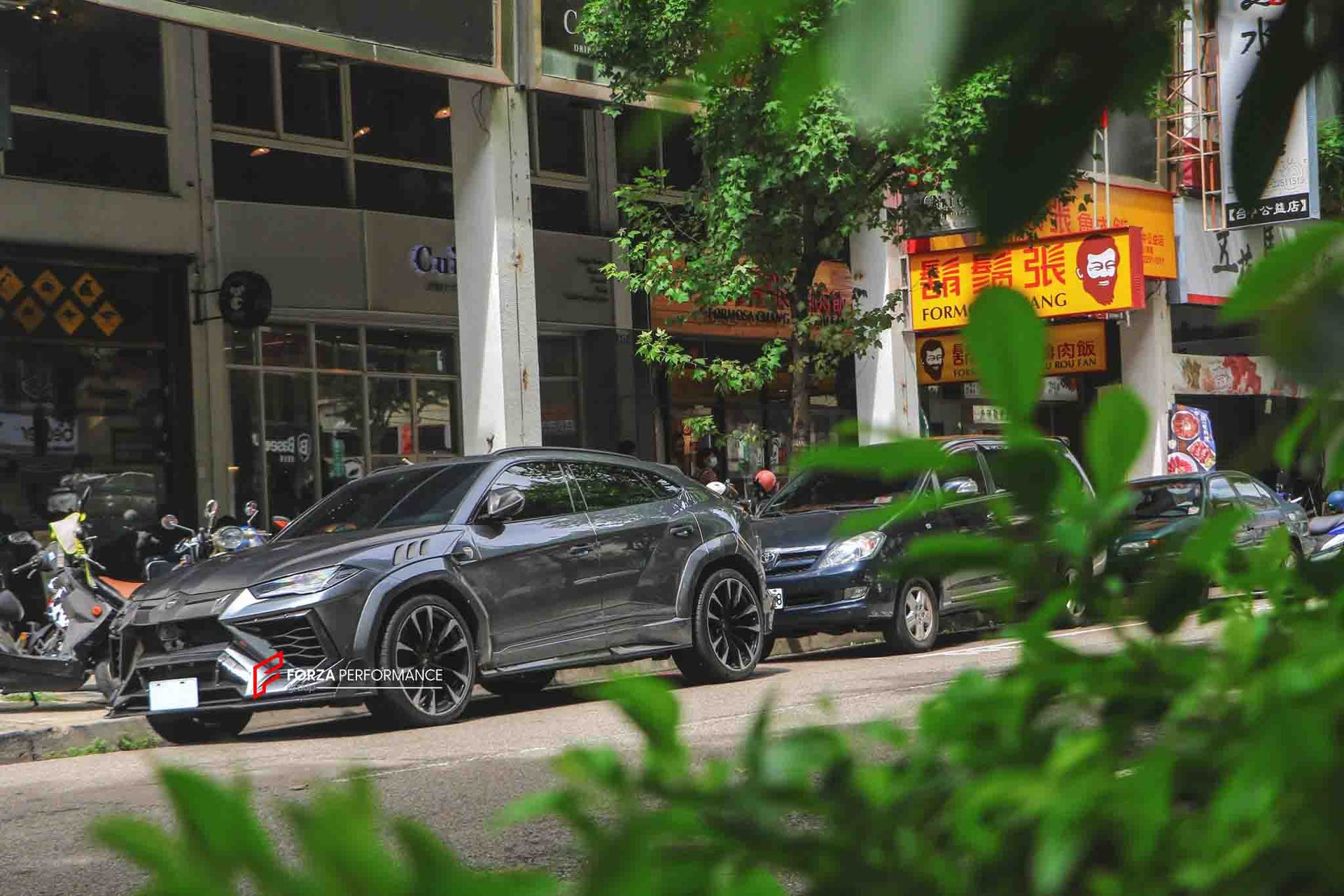 MANSORY STYLE CARBON BODY WITH EXHAUST KIT FOR LAMBORGHINI URUS 2018+