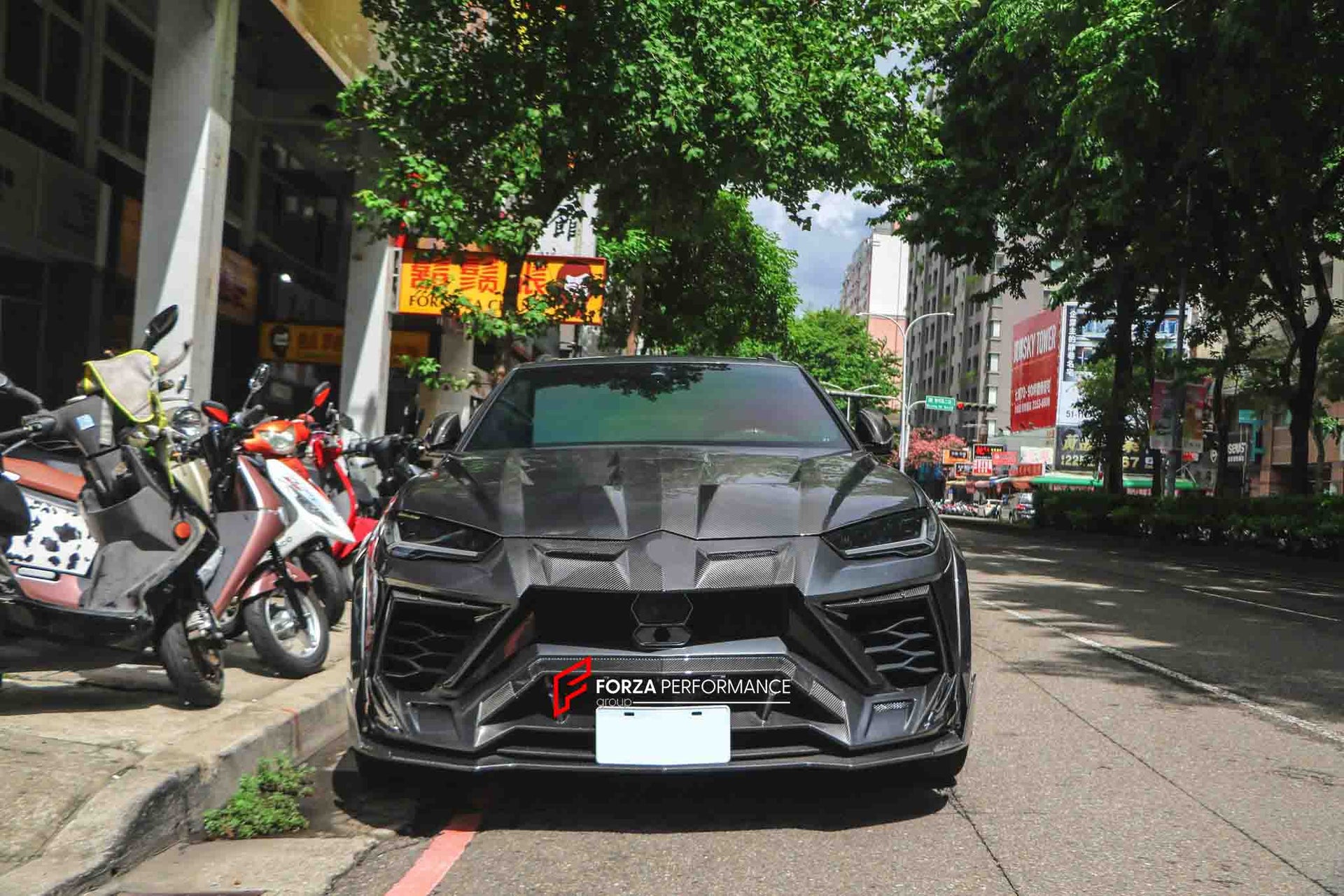 MANSORY STYLE CARBON BODY WITH EXHAUST KIT FOR LAMBORGHINI URUS 2018+