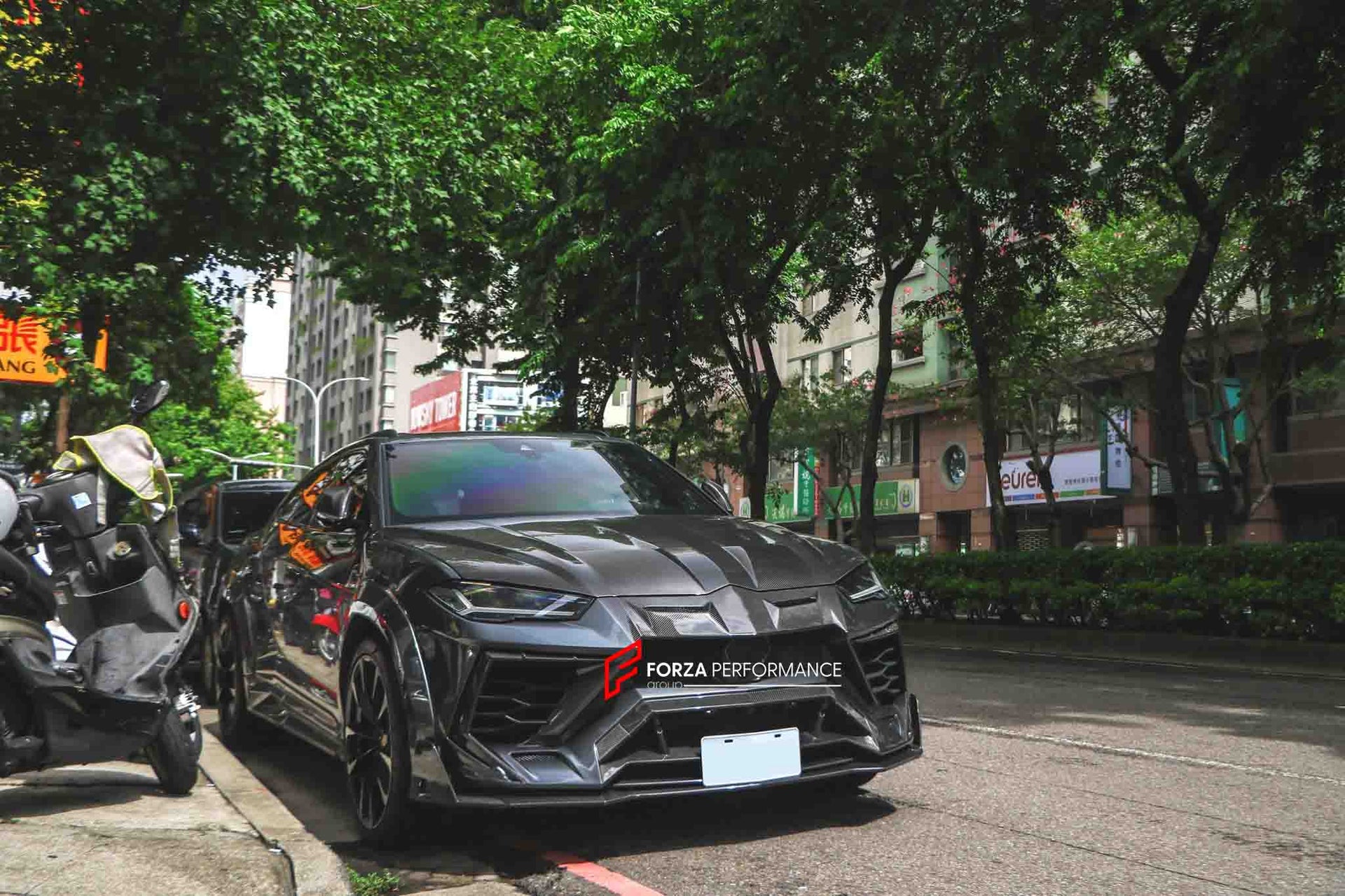 MANSORY STYLE CARBON BODY WITH EXHAUST KIT FOR LAMBORGHINI URUS 2018+
