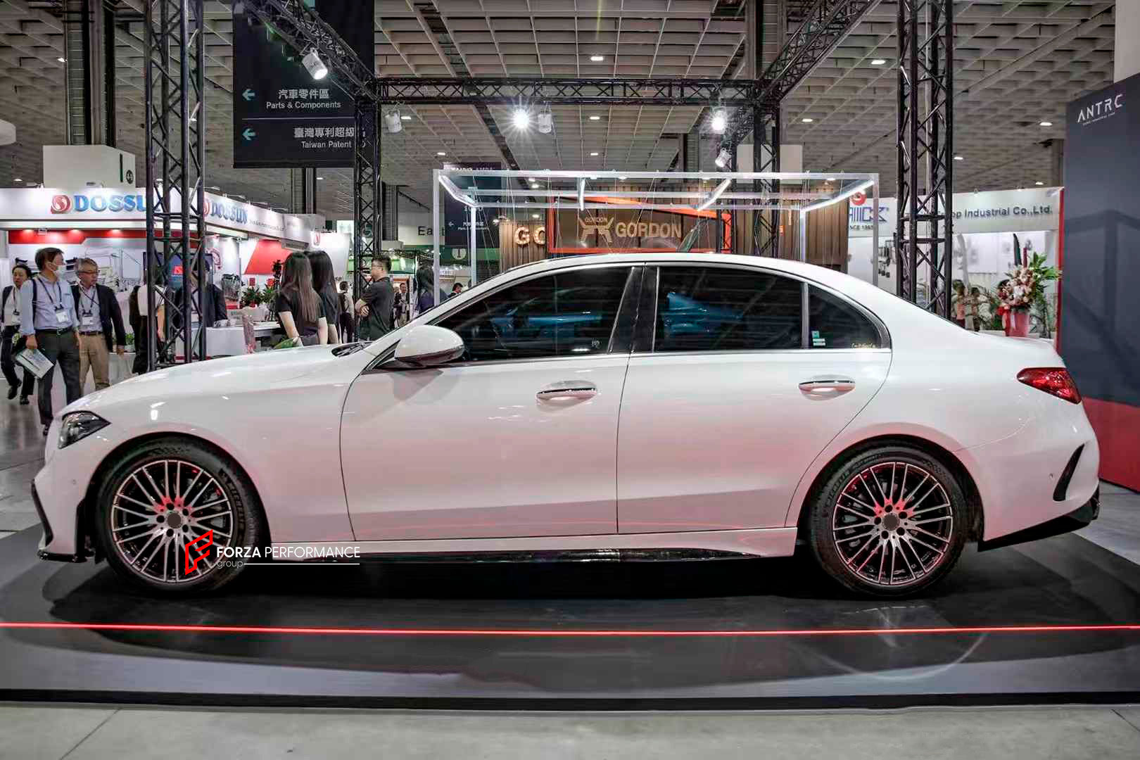 CONVERSION UPGRADE BODY KIT for MERCEDES BENZ C-CLASS W206 upgrade to C63 W206
Set includes:
Front Bumper Assembly
Front Grille
Side Skirts
Rear Bumper
Rear Diffuser
Exhaust Tips
Material: Plastic