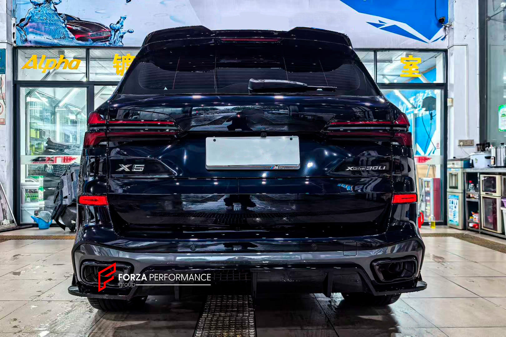 BODY KIT for BMW X5 G05 G18 LCI 2023+ M PERFORMANCE BLACKOUT PACKAGE
Set includes:
Front Lip
Front Bumper Air Vent Trims
Front Grille
Front Fender Trims
Side Mirrors
Side Skirts
Roof Spoiler
Exhaust Tips
Rear Diffuser
Material: Carbon + Plastic
NOTE: Professional installation is required.