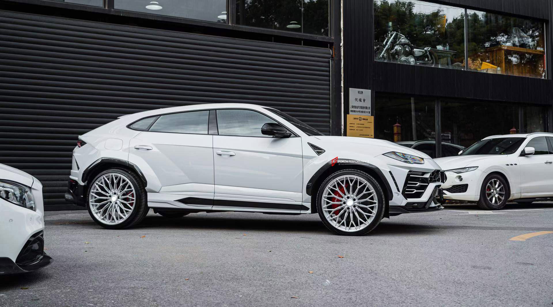 DRY CARBON BODY KIT FOR LAMBORGHINI URUS R-Style
Set includes:
Front Lip
Hood
Fender Flares
Side Skirts
Rear Spoiler
Rear Diffuser
Material: Dry Carbon
Note: Professional installation is required