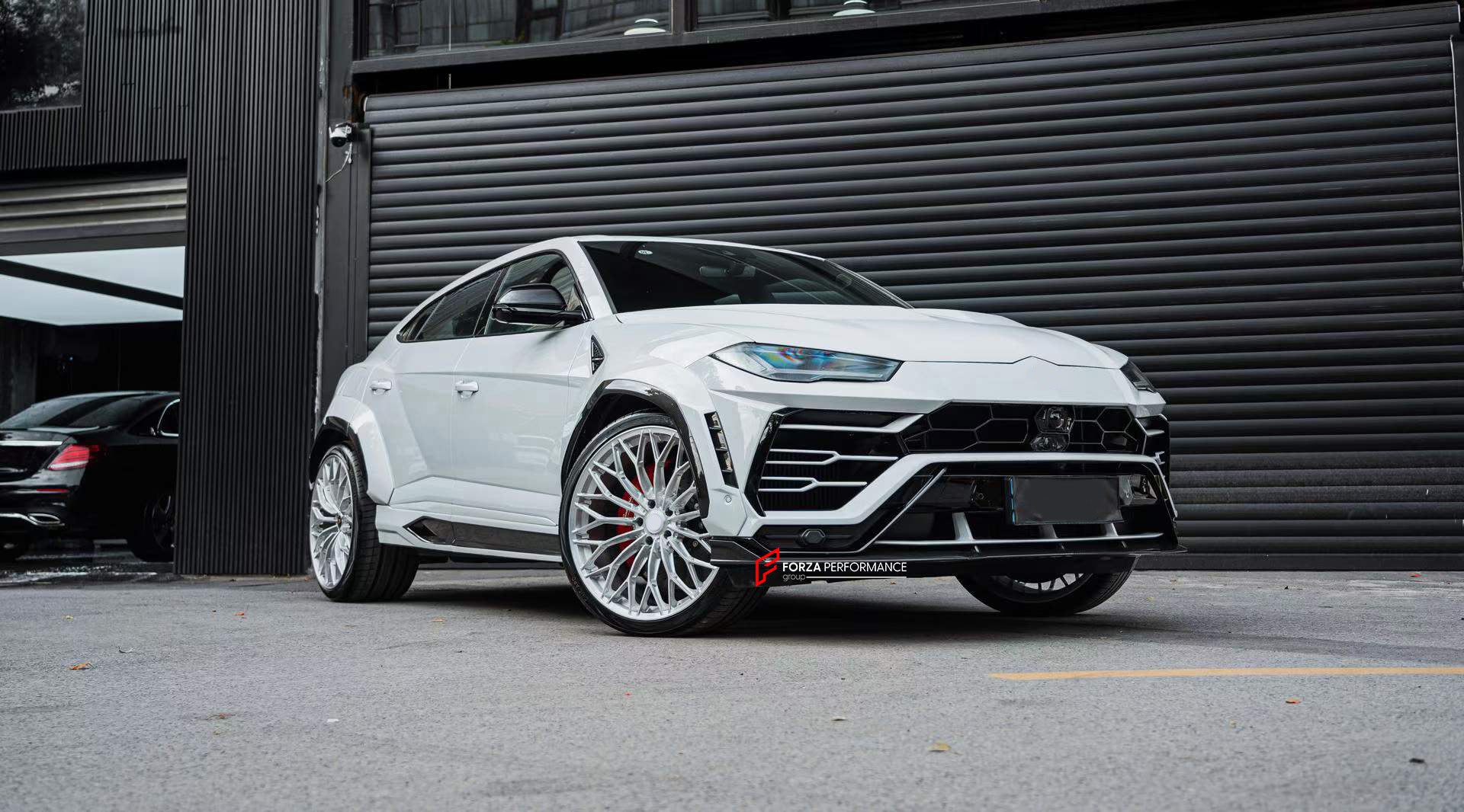 DRY CARBON BODY KIT FOR LAMBORGHINI URUS R-Style
Set includes:
Front Lip
Hood
Fender Flares
Side Skirts
Rear Spoiler
Rear Diffuser
Material: Dry Carbon
Note: Professional installation is required