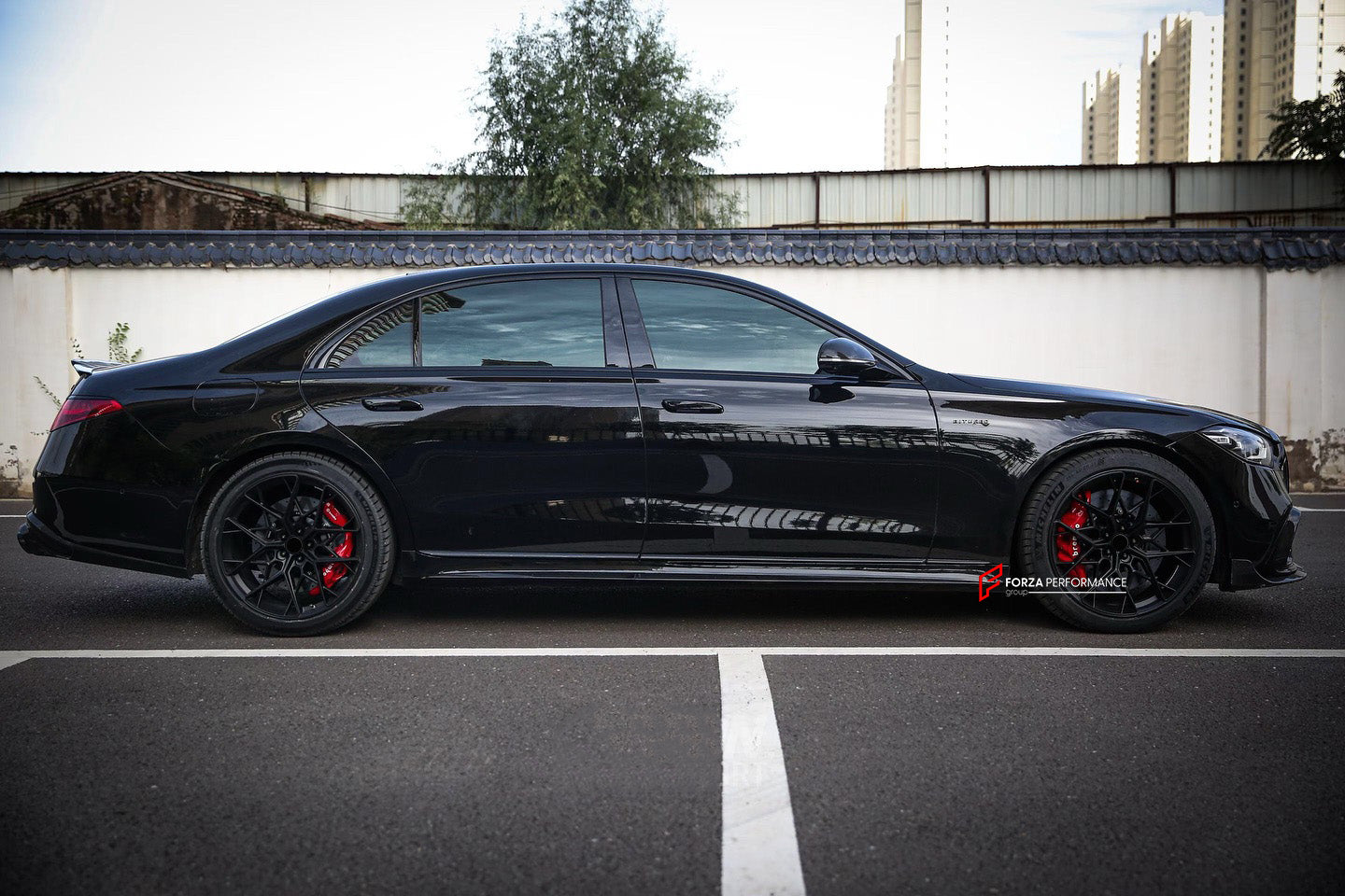 We manufacture premium quality carbon ceramic brakes discs rotors for MERCEDES BENZ S-CLASS S63 AMG W222 2013 - 2021 in any size
Specification:
Authentic Brembo BM8 8 Pot Front Brake Calipers
Authentic Brembo BM4 4 pot Rear Brake Calipers
Authentic Brembo Electric Parking Brakes
Front disc: 410 mm, thickness 36 mm
Rear disc: 380 mm, thickness 28 mm
Material: Carbon Ceramic ( C / SiC) rings, Aluminium hat / bell
Includes: Carbon ceramic brake disсs / rotors, brake pads, brackets for calipers, hoses.
Fi