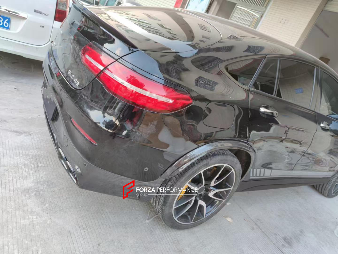 CARBON FIBER BODY KIT for MERCEDES BENZ GLC X253 C253 2015 - 2019
Set includes:
Front Lip
Front Bumper Trim
Fender Flares
Rear Spoiler
Rear Diffuser
Exhaust Tips
Material: Carbon Fiber