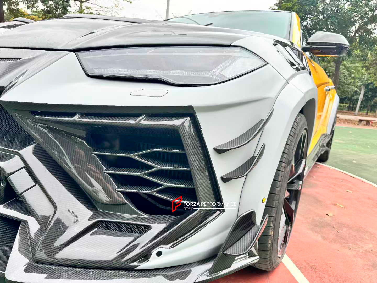 CARBON WIDE BODY KIT for LAMBORGHINI URUS 2018+
Set includes:
Front Lip
Front Bumper Assembly
Front Fenders
Fender Flares
Hood / Bonnet
Side Mirrors Cover
Side Skirts
Roof Spoiler
Rear Spoiler
Rear Bumper Assembly
Rear Diffuser
Exhaust Tips
Material: Fiberglass and dry carbon fiber.