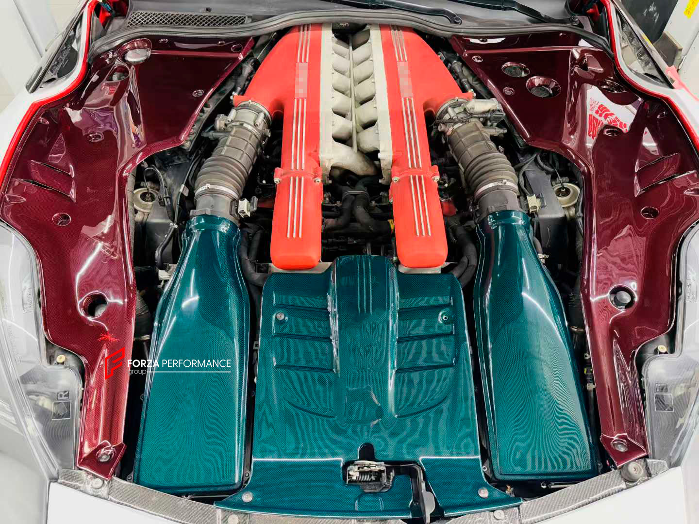 CARBON ENGINE COVER for Ferrari 812 Superfast GTS 2018+
Set includes:
One Set of Engine Bay Panels
Material: Dry Carbon
Note: Professional installation is required