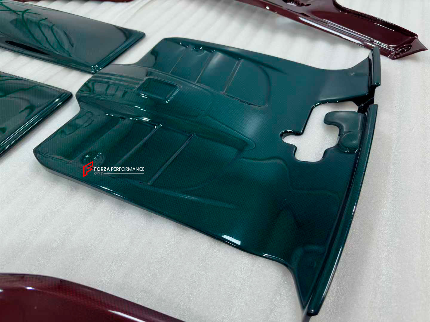 CARBON ENGINE COVER for Ferrari 812 Superfast GTS 2018+
Set includes:
One Set of Engine Bay Panels
Material: Dry Carbon
Note: Professional installation is required