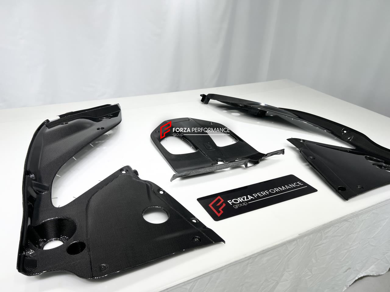 CARBON ENGINE COVER for Ferrari 812 Superfast GTS 2018+
Set includes:
One Set of Engine Bay Panels
Material: Dry Carbon
Note: Professional installation is required