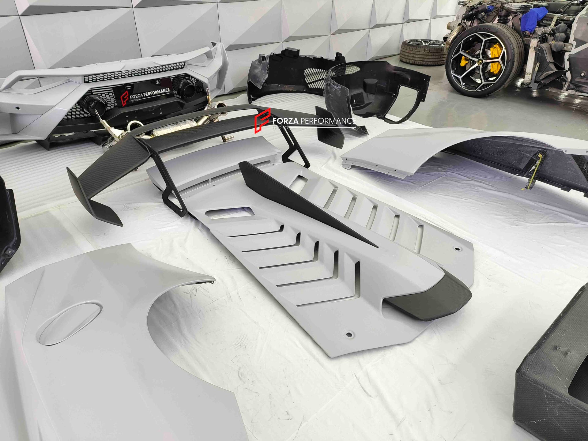 CONVERSION DRY CARBON BODY KIT FOR LAMBORGHINI HURACAN UPGRADE TO HURACAN STO