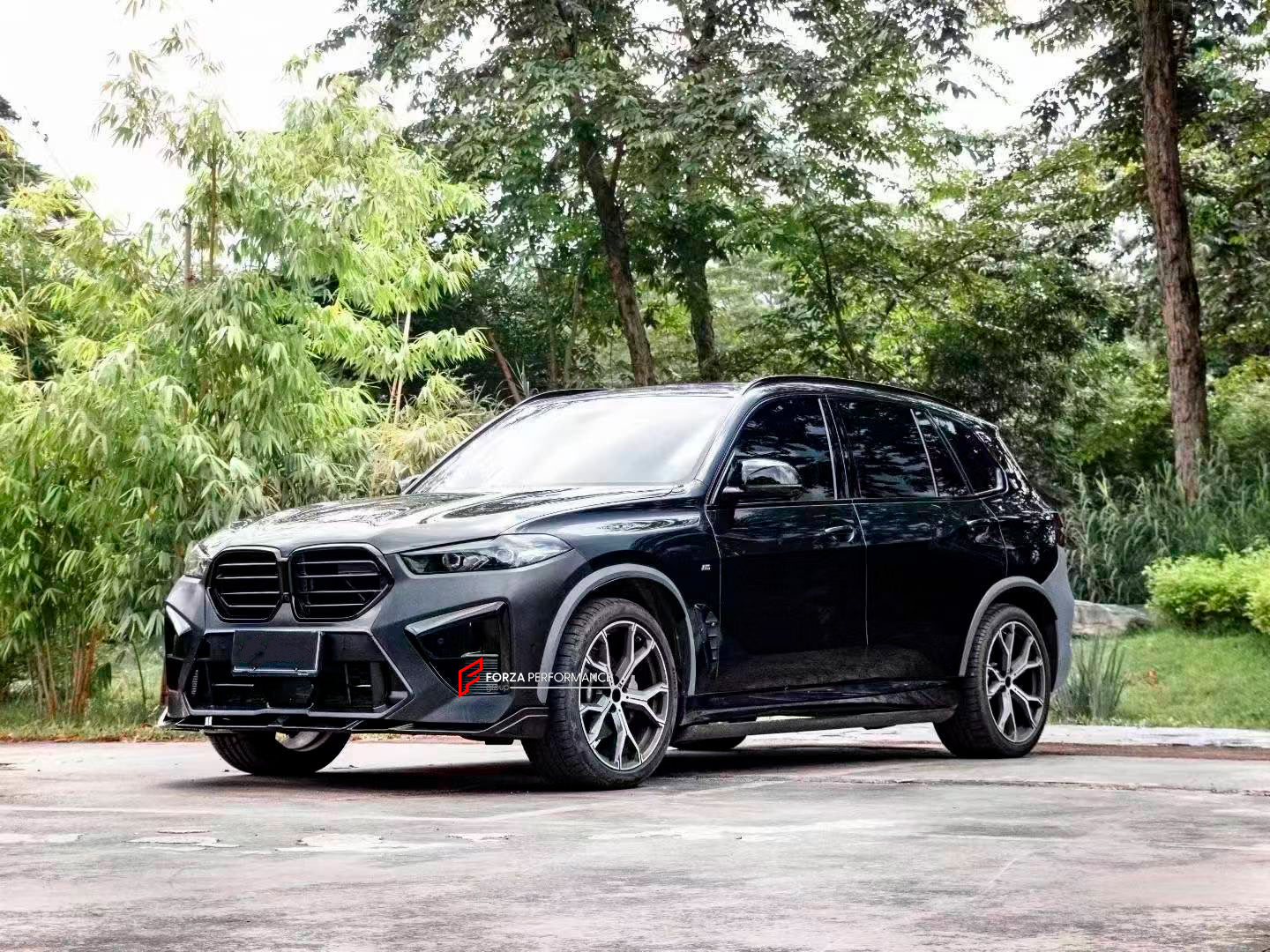 CONVERSION UPGRADE BODY KIT for BMW X5 G05 LCI 2023+ UPGRADE to X5M F95 LCI FACELIFT
Set includes:
Front Bumper Assembly
Front Grille
Side Skirts
Fender Flares
Rear Bumper Assembly
Rear Diffuser
Exhaust Tips
Material: Plastic
Note: Professional installation is required.