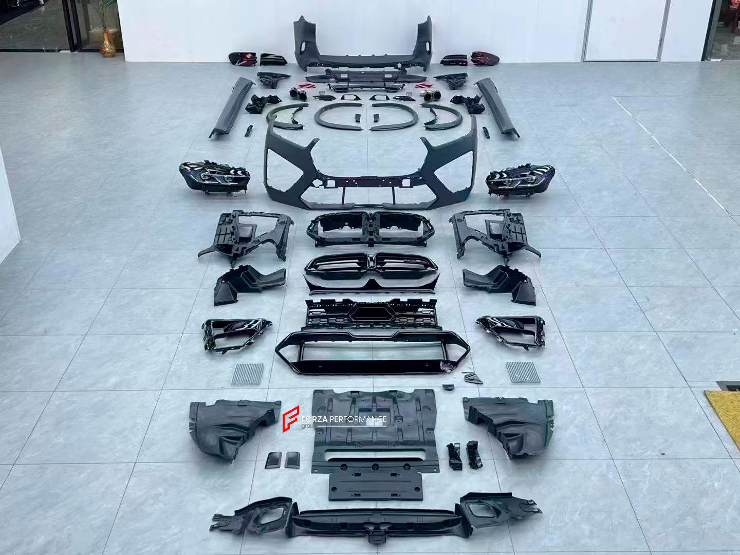 CONVERSION UPGRADE BODY KIT for BMW X5 G05 LCI 2023+ UPGRADE to X5M F95 LCI FACELIFT
Set includes:
Front Bumper Assembly
Front Grille
Side Skirts
Fender Flares
Rear Bumper Assembly
Rear Diffuser
Exhaust Tips
Material: Plastic
Note: Professional installation is required.
