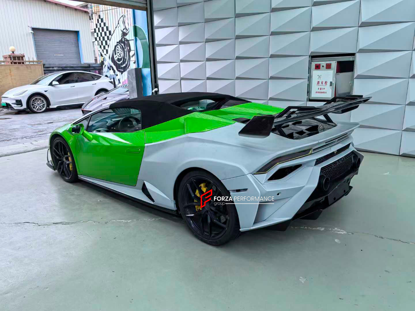 CONVERSION UPGRADE CARBON BODY KIT for LAMBORGHINI HURACAN LP580 LP610 2014 - 2019 SPYDER upgrade to HURACAN STO LP 640
Set includes:
Front Lip
Front Bumper
Front Trunk with Air Inlets
Front Hood / Bonnet
Front Fenders
Front Fender Air Vents
Side Skirts
Rear Wing Spoiler
Rear Bumper
Exhaus System
Door Panels (for extra cost)
Side Mirror Covers (for extra cost)
Material: Dry Carbon + Fiberglass