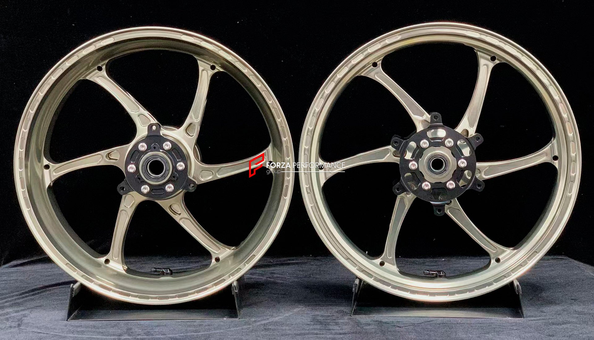 We manufacture premium quality forged motorcycle wheels rims for KOVE 450RR in any design, size, color.
Wheel sizes (motorcycle spec):
Front: 3.5 x 17
Rear: 4.5 x 17
Weight:
Front: 4 kg (8.82 lbs)
Rear: 4.6 kg (10.14 lbs)
Finishing: Gloss Bronze
Forza Performance Group engineers and manufactures each forged motorcycle wheel individually per order. This ensures precise fitment, uncompromised strength, and unique styling. Whether for racing, touring, or daily use — our wheels are built for both perfo