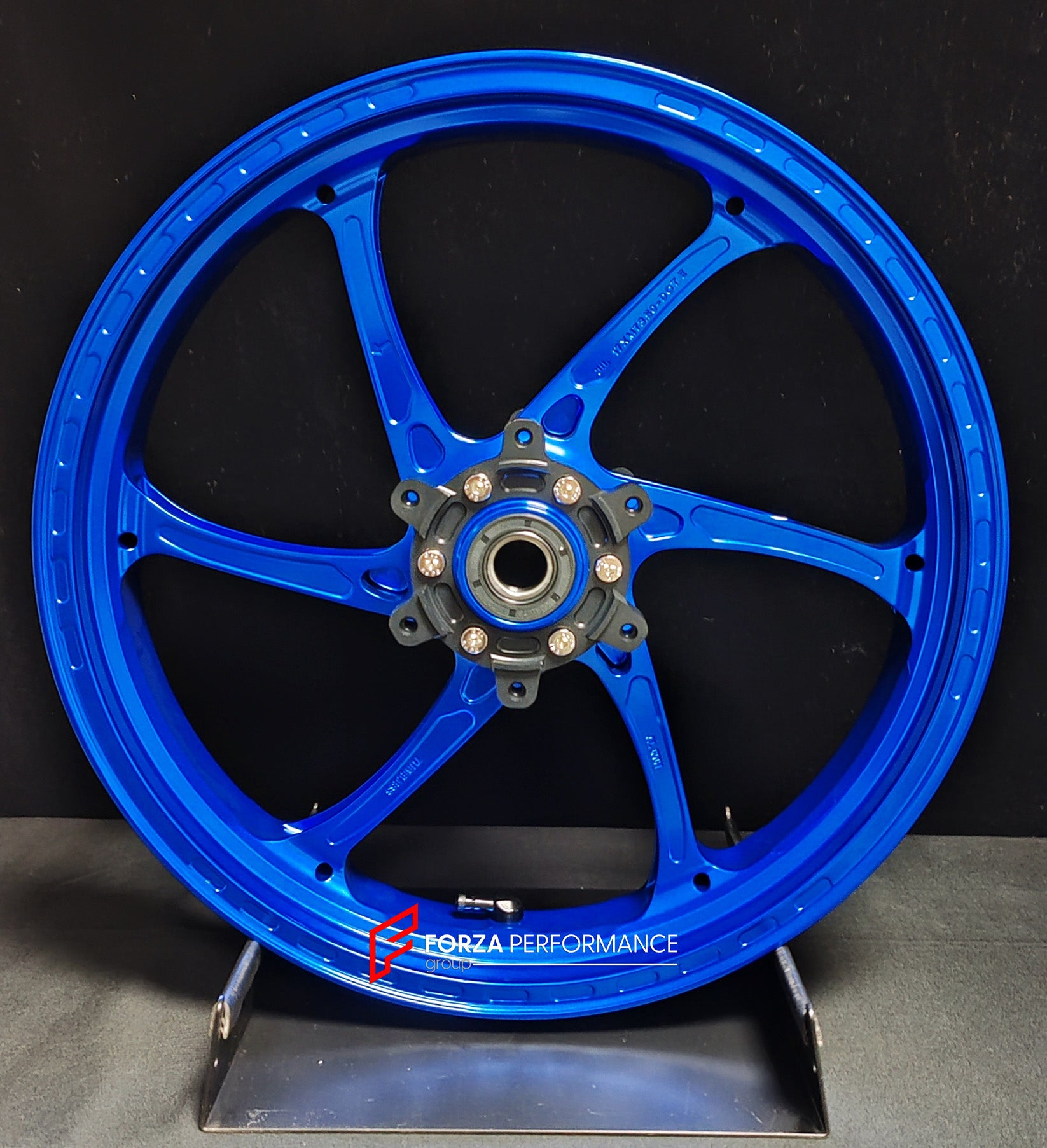 We manufacture premium quality forged motorcycle wheels rims for QJMOTOR in any design, size, color.
Wheel sizes (motorcycle spec):
Front: 3.5 x 17
Rear: 6 x 17
Weight:
Front: 4.25 kg (9.37 lbs)
Rear: 4.85 kg (10.69 lbs)
Finishing: Gloss Blue
Forza Performance Group engineers and manufactures each forged motorcycle wheel individually per order. This ensures precise fitment, uncompromised strength, and unique styling. Whether for racing, touring, or daily use — our wheels are built for both performa