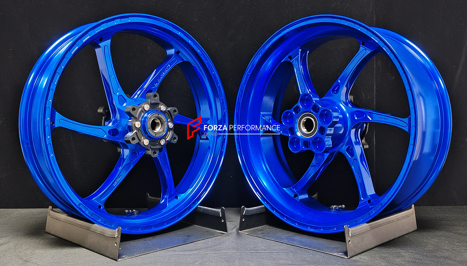 We manufacture premium quality forged motorcycle wheels rims for QJMOTOR in any design, size, color.
Wheel sizes (motorcycle spec):
Front: 3.5 x 17
Rear: 6 x 17
Weight:
Front: 4.25 kg (9.37 lbs)
Rear: 4.85 kg (10.69 lbs)
Finishing: Gloss Blue
Forza Performance Group engineers and manufactures each forged motorcycle wheel individually per order. This ensures precise fitment, uncompromised strength, and unique styling. Whether for racing, touring, or daily use — our wheels are built for both performa