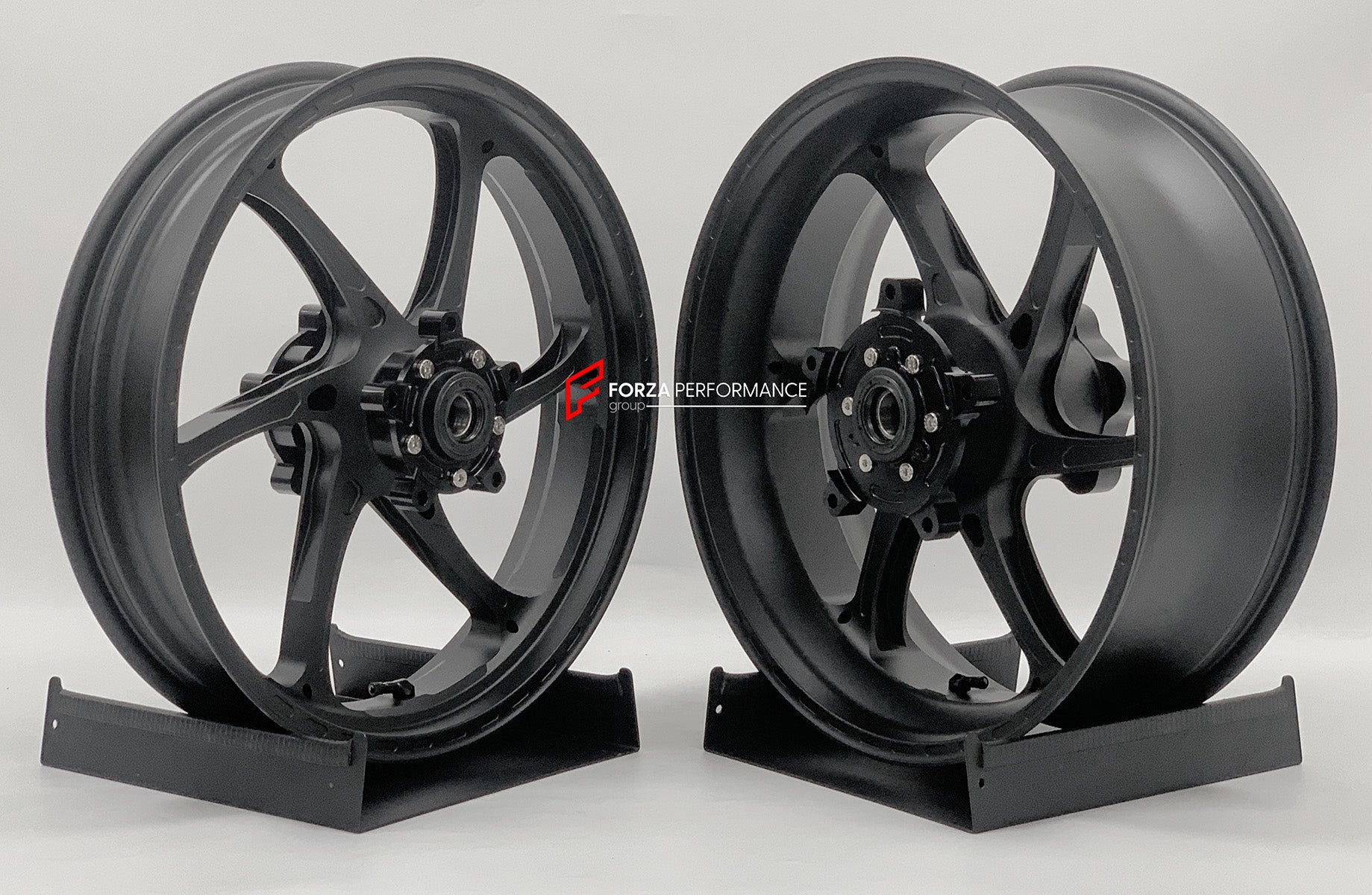 We manufacture premium quality forged motorcycle wheels rims for SUZUKI HAYABUSA in any design, size, color.
Wheel sizes (motorcycle spec):
Front: 3.5 x 17
Rear: 6 x 17
Weight:
Front: 4.25 kg (9.37 lbs)
Rear: 5.05 kg (11.13 lbs)
Finishing: Matt Black
Forza Performance Group engineers and manufactures each forged motorcycle wheel individually per order. This ensures precise fitment, uncompromised strength, and unique styling. Whether for racing, touring, or daily use — our wheels are built for both