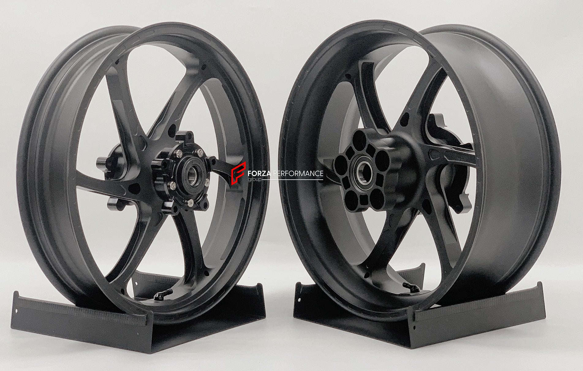 We manufacture premium quality forged motorcycle wheels rims for SUZUKI HAYABUSA in any design, size, color.
Wheel sizes (motorcycle spec):
Front: 3.5 x 17
Rear: 6 x 17
Weight:
Front: 4.25 kg (9.37 lbs)
Rear: 5.05 kg (11.13 lbs)
Finishing: Matt Black
Forza Performance Group engineers and manufactures each forged motorcycle wheel individually per order. This ensures precise fitment, uncompromised strength, and unique styling. Whether for racing, touring, or daily use — our wheels are built for both