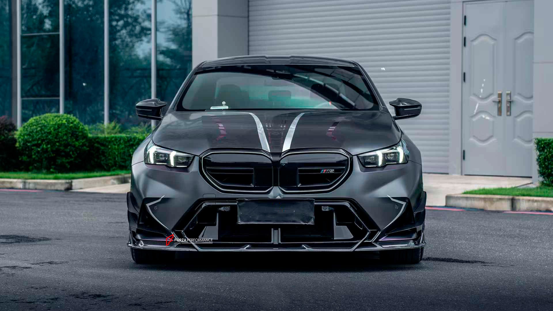 DRY CARBON AERO KIT for BMW M5 G90 G99 2024+
Set includes:
Front Lip
Front Bumper Trims
Side Skirts
Rear Diffuser
Material: Dry Carbon
Note: Professional installation is required
