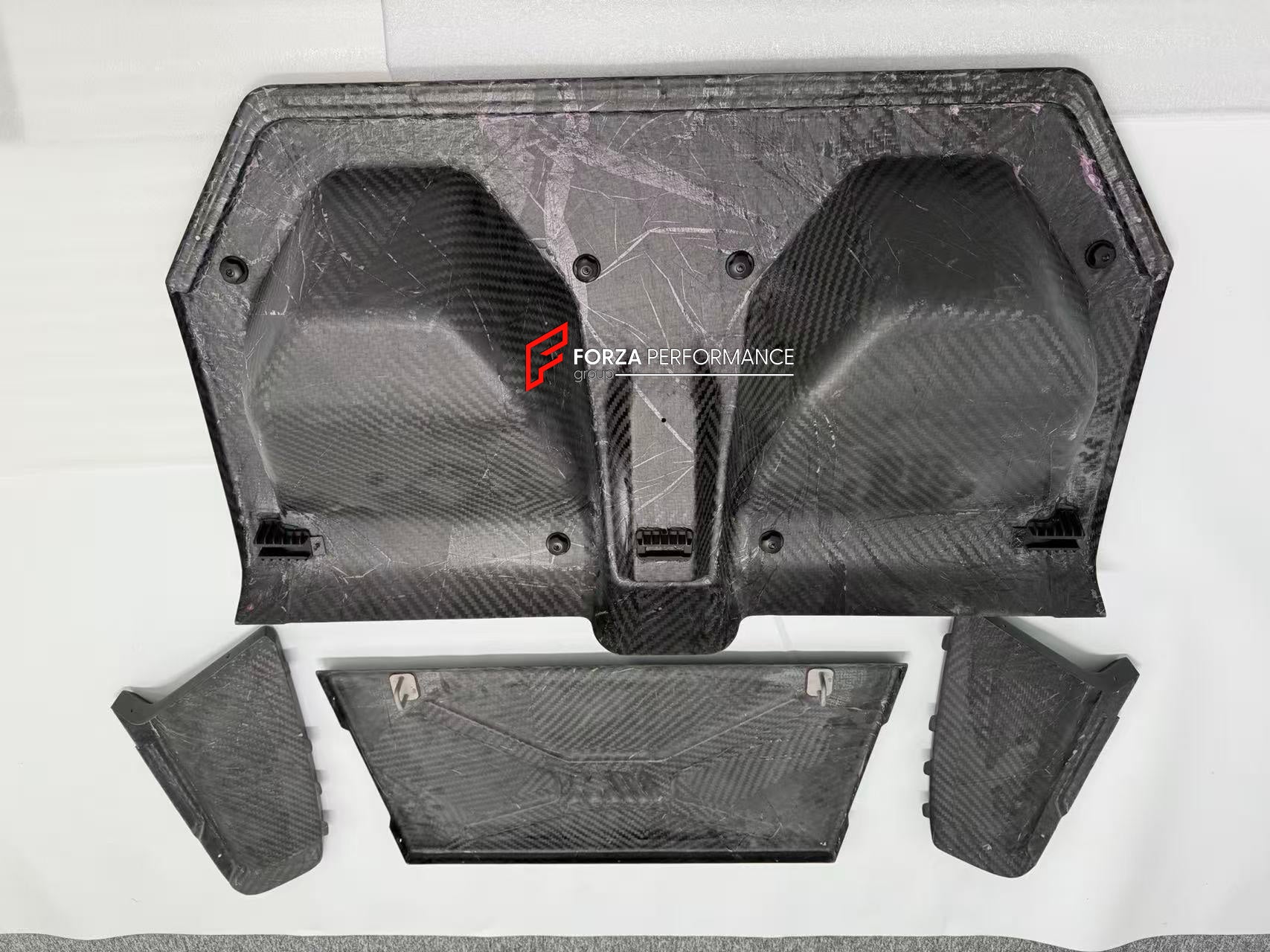 DRY CARBON BACK SEAT DELETE KIT REAR SEAT REMOVE for BMW M4 G82 2021+
Designed to:
Reduce overall weight of the car
Increase available cargo space
Enhance speed and driving control
Maintain a fresh appearance with UV protection
Material: Carbon