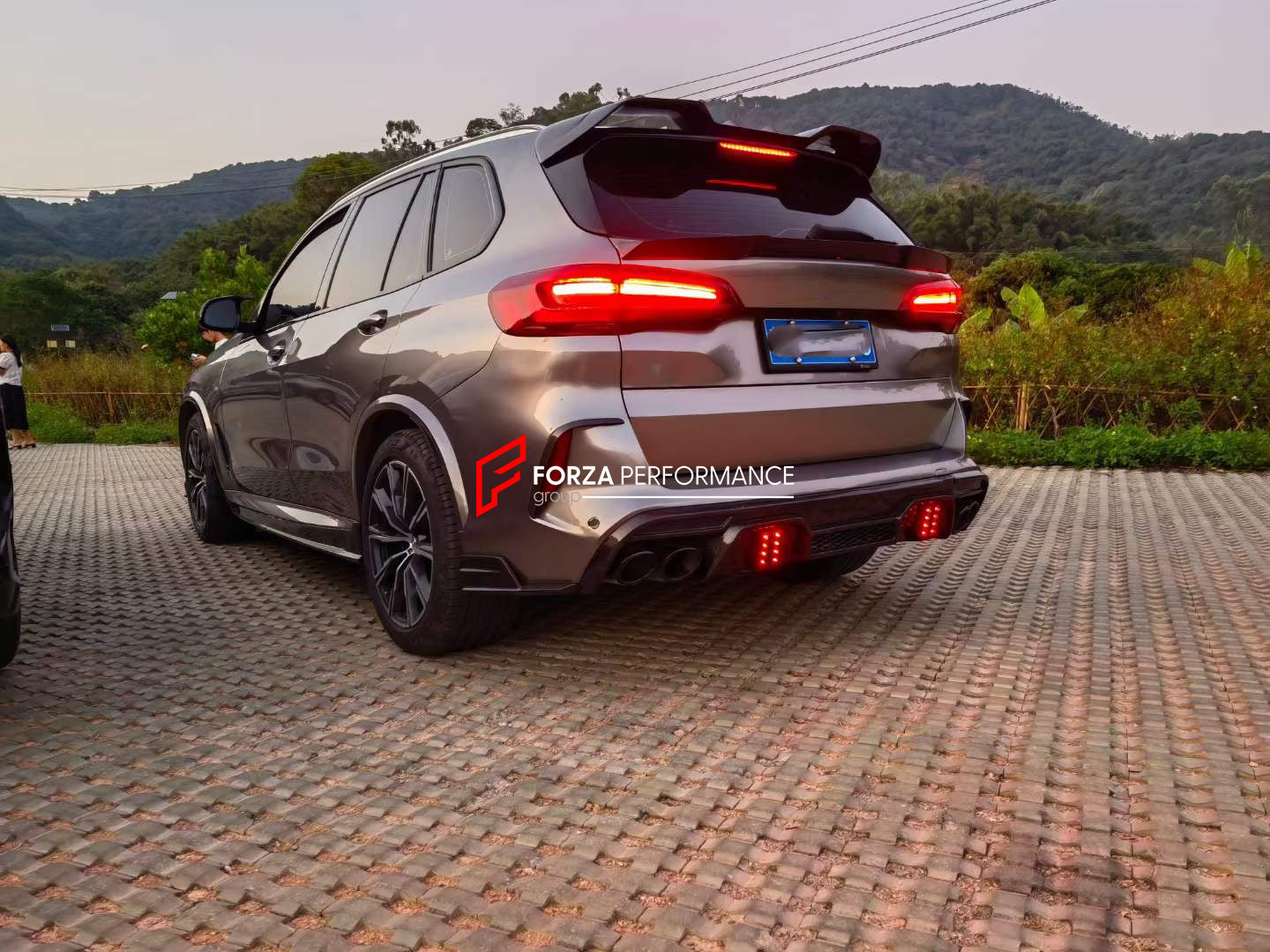 DRY CARBON BODY KIT for BMW X5M F95 2020 - 2023  Set includes:  Front Lip Front Canards Side Skirts Roof Spoiler Rear Spoiler Rear Diffuser