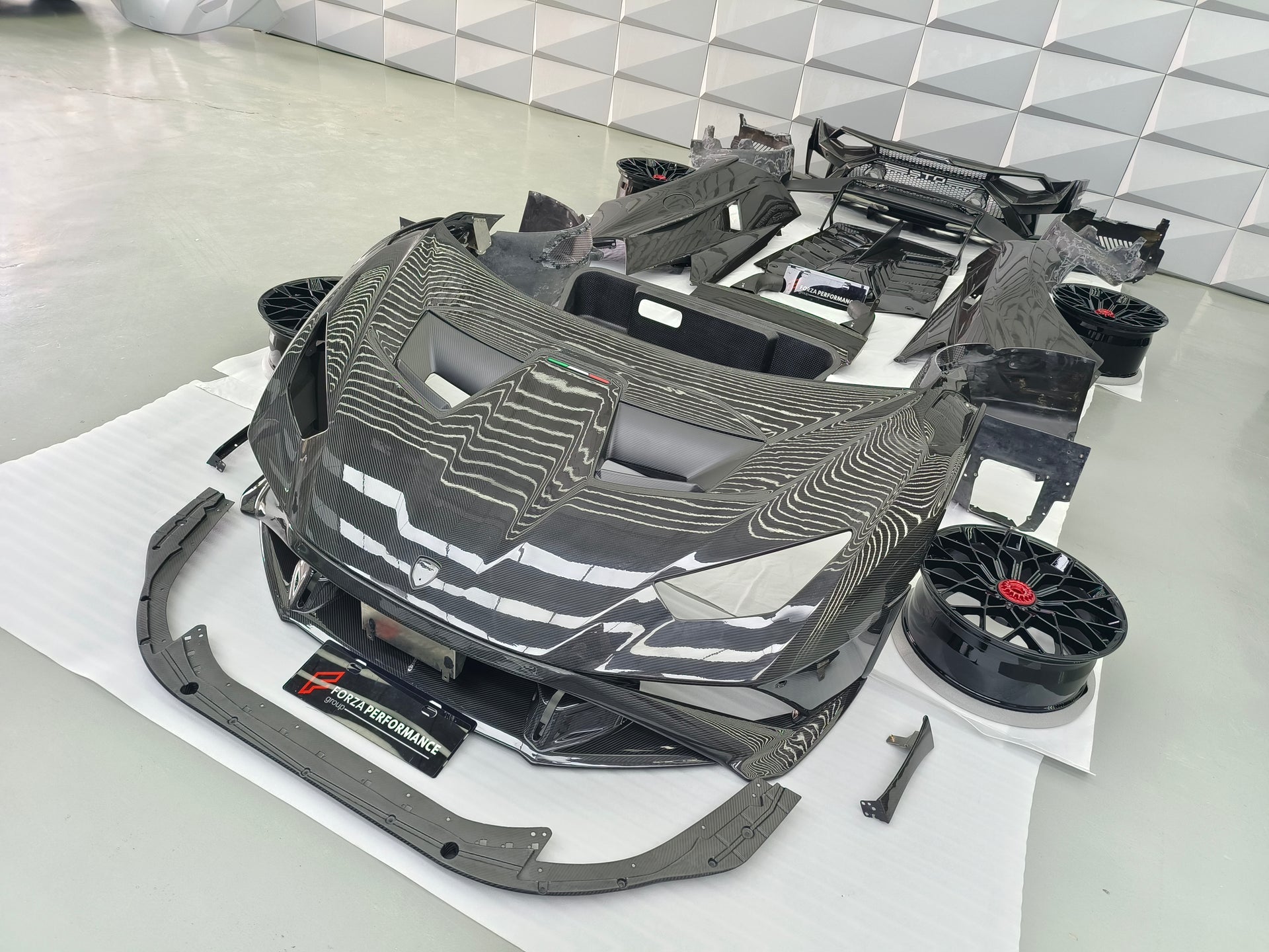 CONVERSION DRY CARBON BODY KIT FOR LAMBORGHINI HURACAN TO HURACAN STO