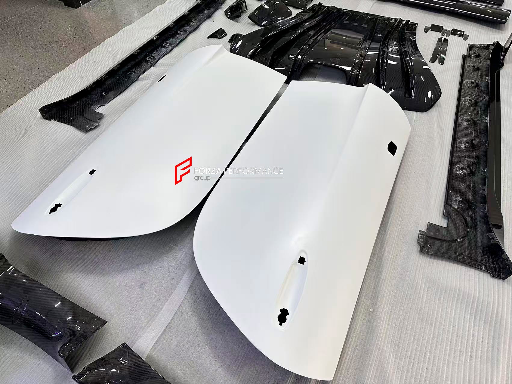 DRY CARBON DOORS for PORSCHE 911 992.1 GT3 RS
Set includes:
Left Door
Right Door
Material: Dry Carbon Fiber
NOTE: Professional installation is required
CONTACT US FOR PRICING