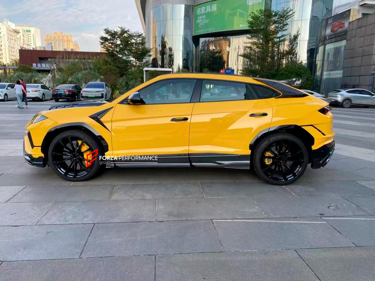 CARBON FIBER BODY KIT for LAMBORGHINI URUS S 2023-2024
Set includes:
Front Lip
Front Fender Trims
Fender Flares
Rear Bumper Trims
Side Skirts
Roof Spoiler
Rear Spoiler
Rear Bumper Central Pad
Rear Diffuser
Material: Carbon Fiber