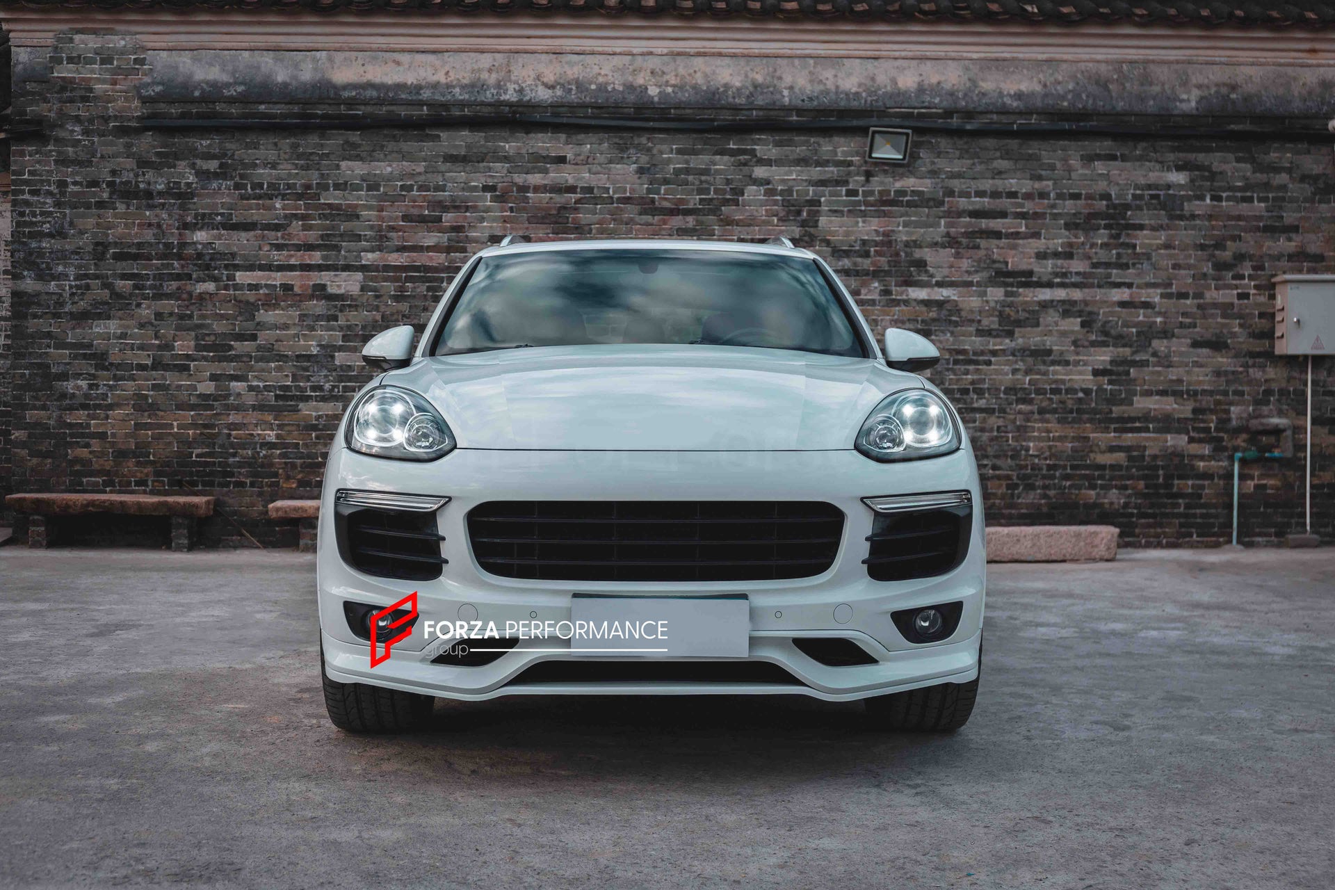 BODY KIT for PORSCHE CAYENNE 958.2 MK2 2015-2017
Set includes:
Front Lip
Rear Diffuser
Material: Plastic
NOTE: Professional installation is required.
CONTACT US FOR PRICING