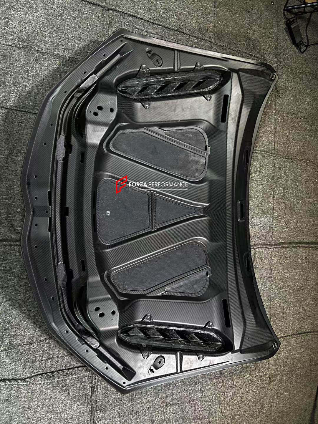 CONVERSION BODY KIT FOR LAMBORGHINI URUS UPGRADE TO PERFOMANTE  Set includes:  Front bumper assembly Front Lip Hood/Bonnet Mirror Covers Side Skirts Side fender flares Rear bumper assembly Rear canards Rear Diffuser