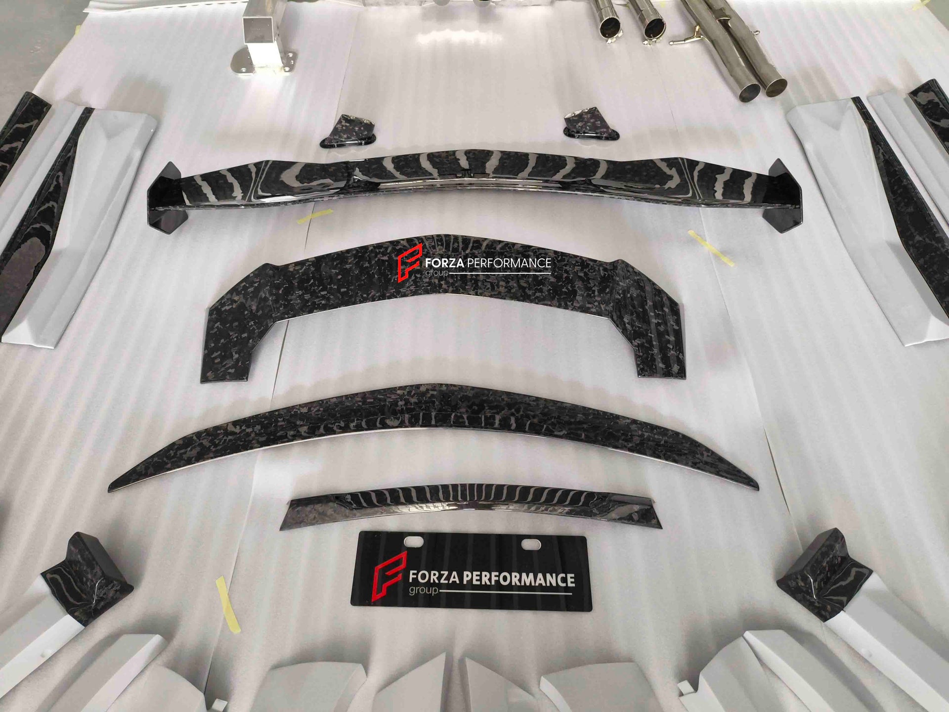 MANSORY STYLE CARBON BODY WITH EXHAUST KIT FOR LAMBORGHINI URUS 2018+